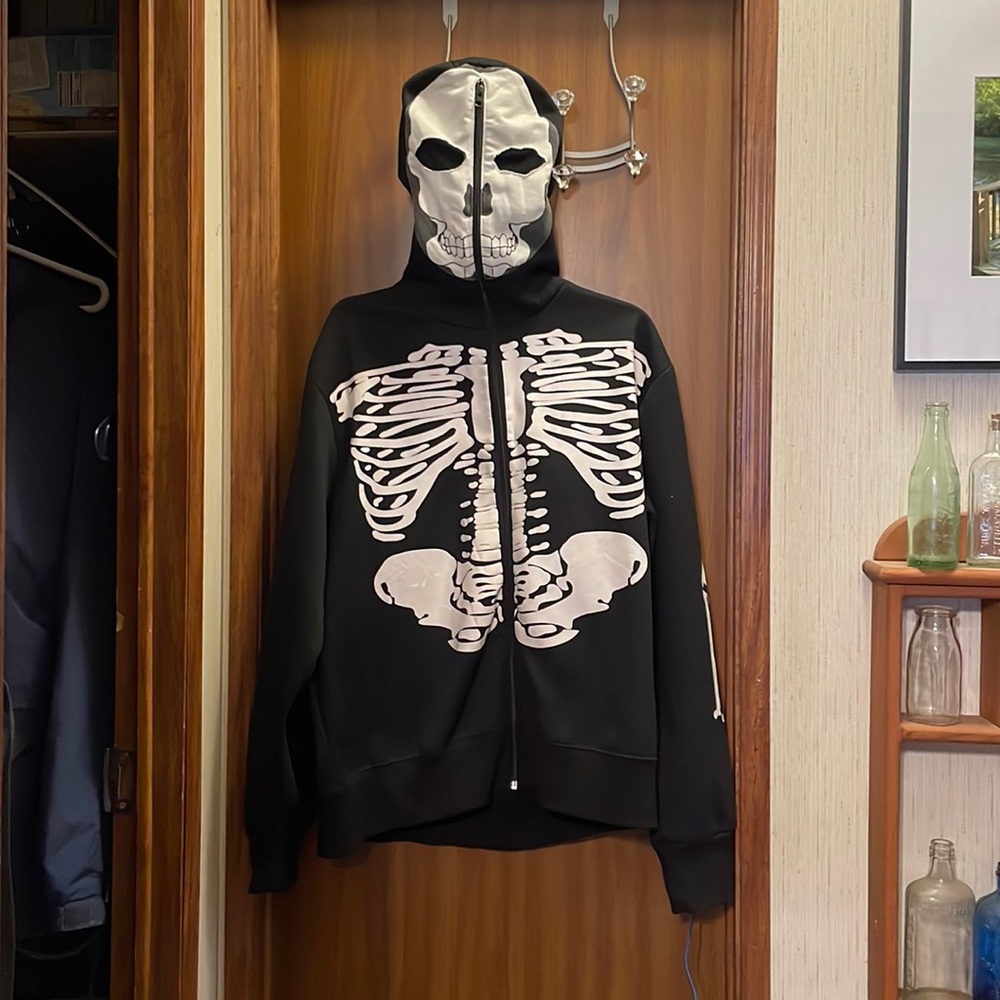 Men's black CHARADES hooded graphic fleece zip up jacket. Size XL